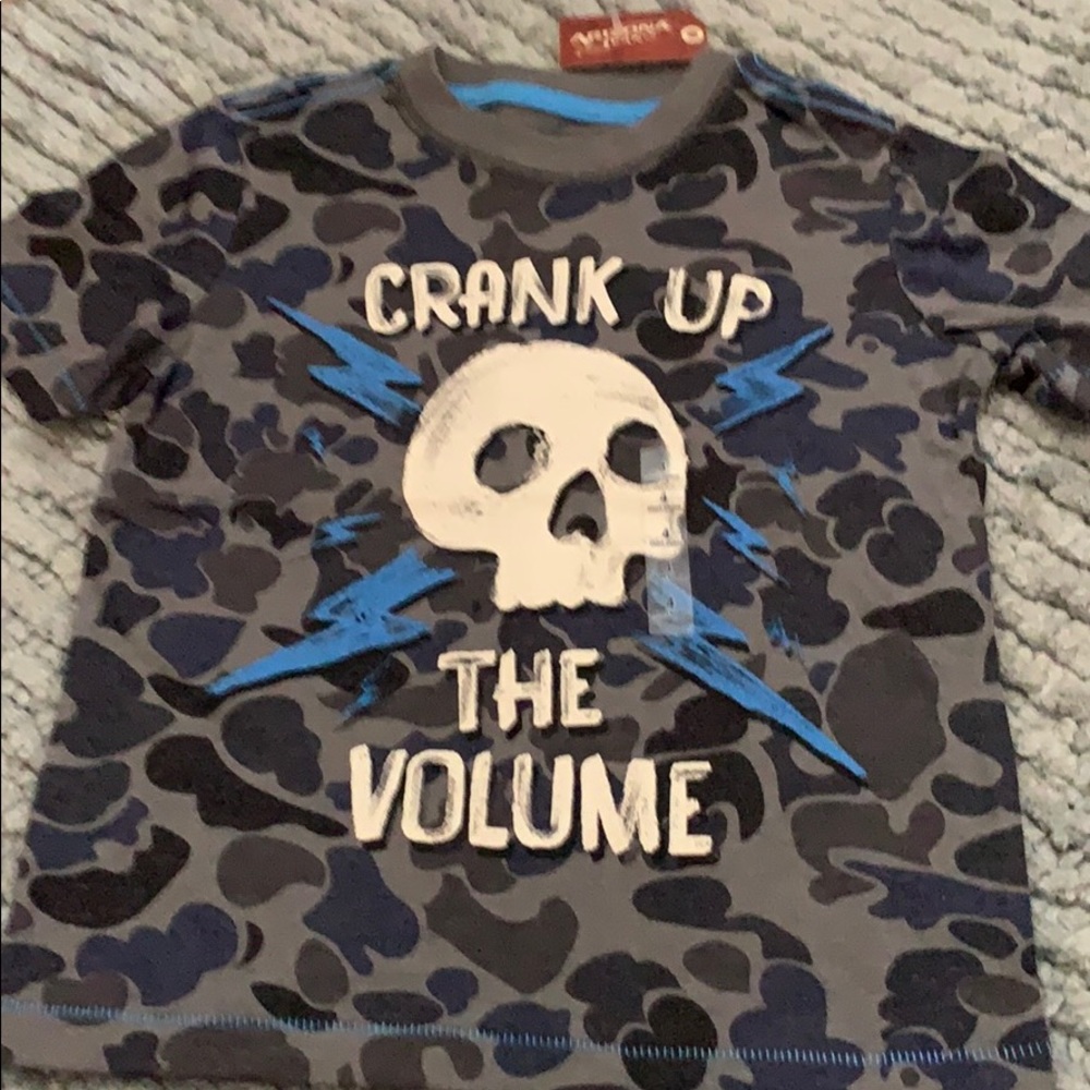 Boys size 4 short sleeve top
